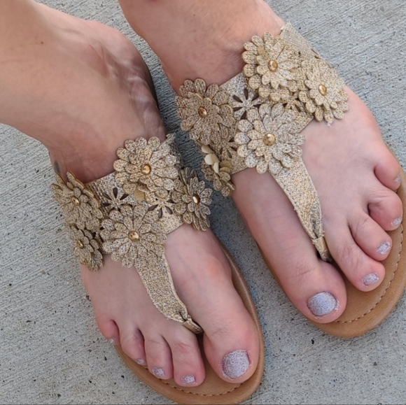 Gold flower sandals - Picture 9 of 9